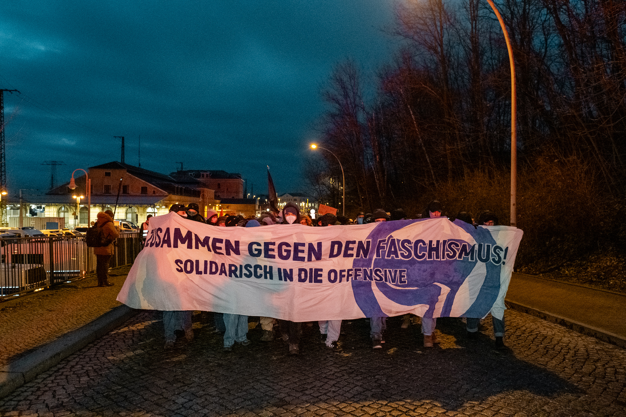 Demozug mit Fronttranspi