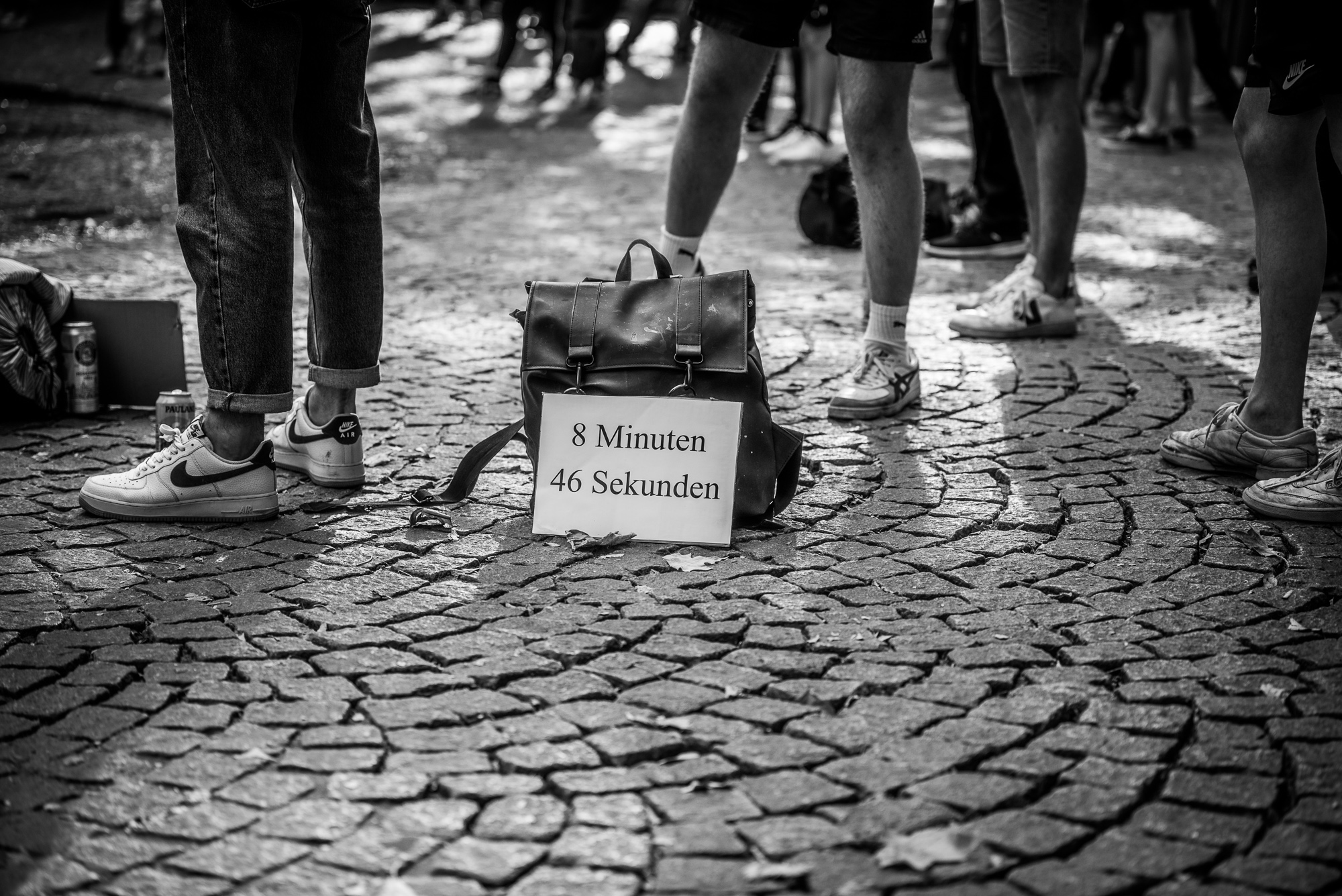 BlackLivesMatter - München - Schild auf dem Boden